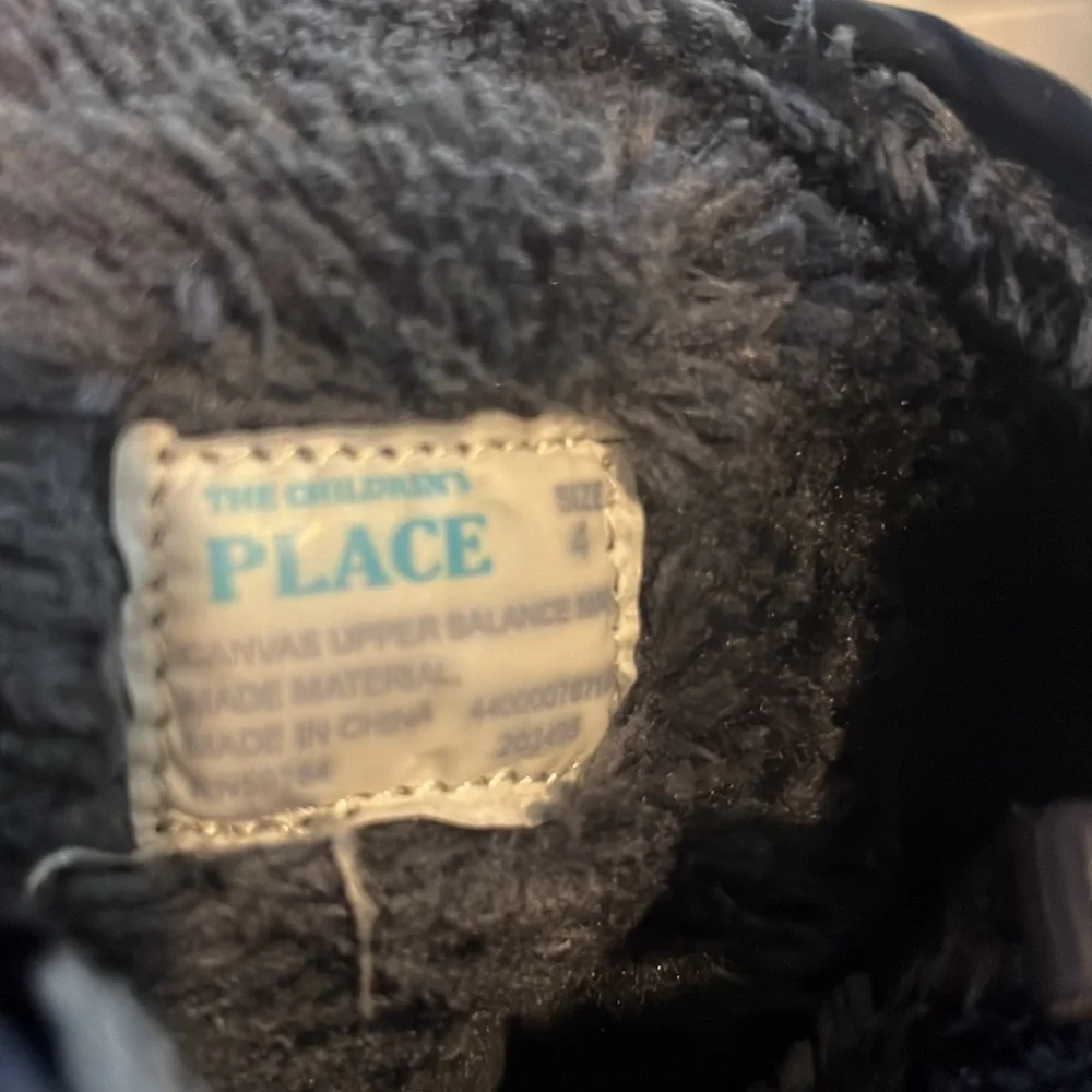 The Children’s Place faux fur lined snow boots, sz 4